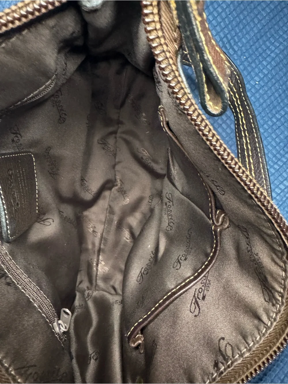 Vintage Fossil leather shoulder purse, specifically Model 75082